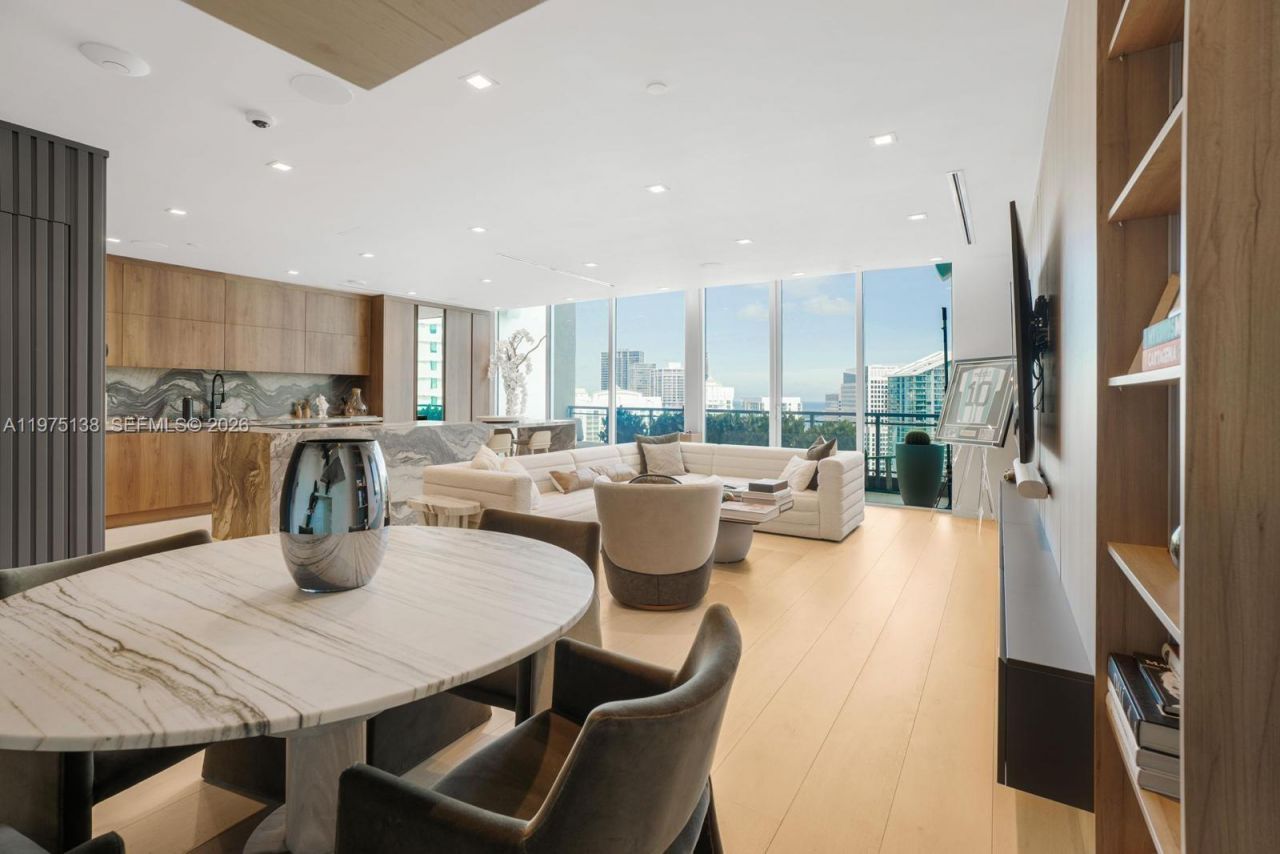 90 SW 3rd St, Unit PH-14, Miami, FL 33130 Photo