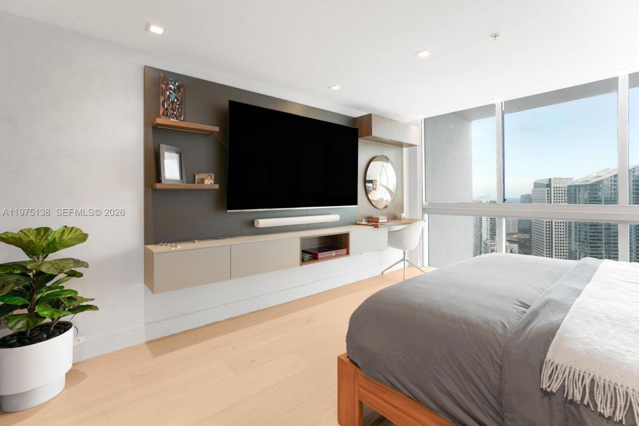 90 SW 3rd St, Unit PH-14, Miami, FL 33130 Photo