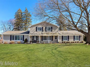5897 Sutters Lane , Bloomfield Hills, MI 48301