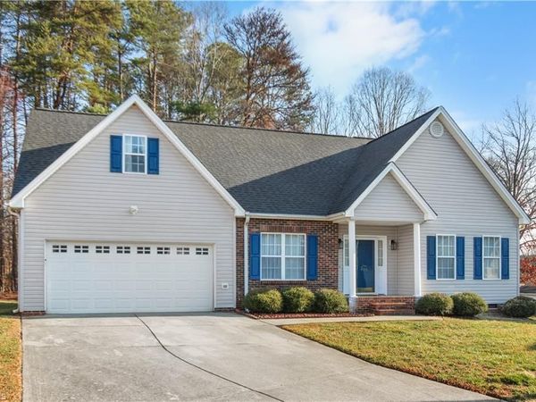 415 Torey Pines Court , Winston-Salem, NC 27105