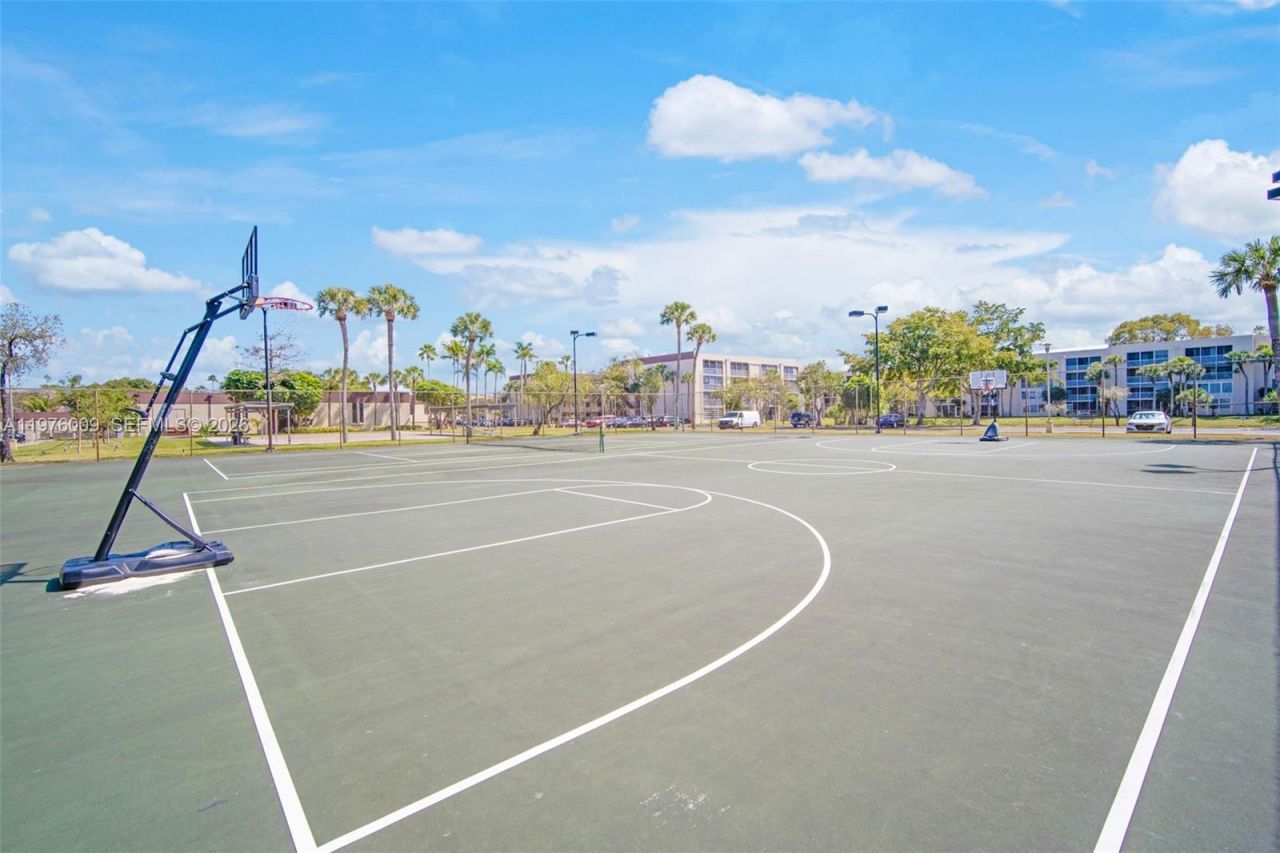 3141 NW 47th Ter, Unit 335, Lauderdale Lakes, FL 33319 Photo