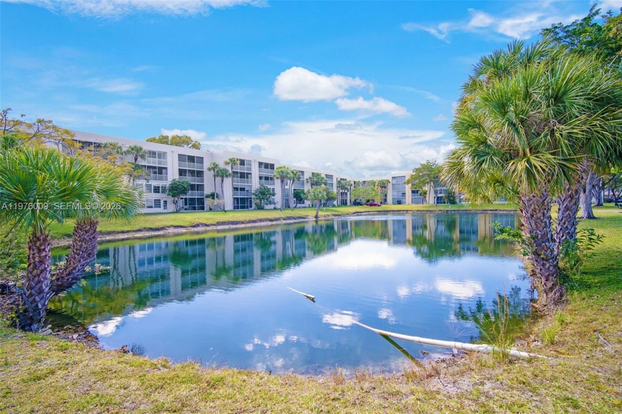 3141 NW 47th Ter, Unit 335, Lauderdale Lakes, FL 33319 Photo