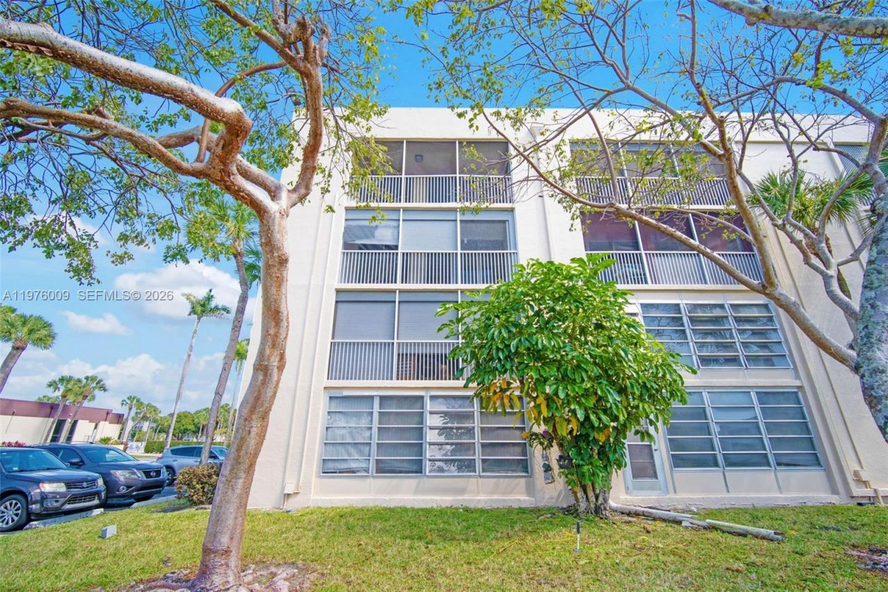 3141 NW 47th Ter, Unit 335, Lauderdale Lakes, FL 33319 Photo