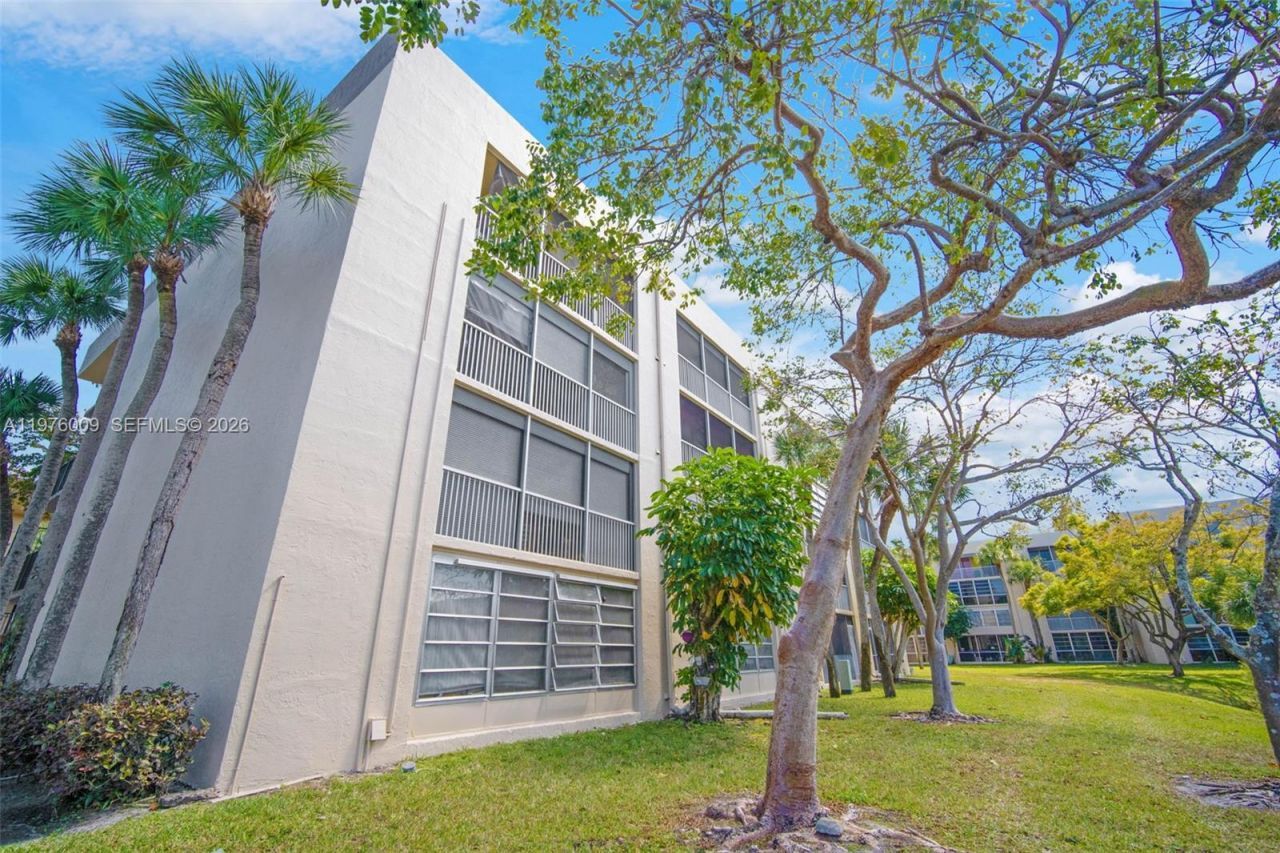 3141 NW 47th Ter, Unit 335, Lauderdale Lakes, FL 33319 Photo