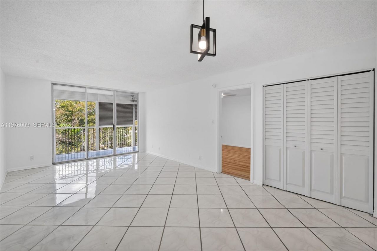3141 NW 47th Ter, Unit 335, Lauderdale Lakes, FL 33319 Photo