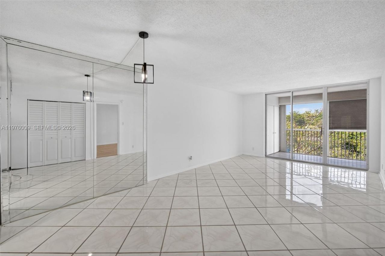 3141 NW 47th Ter, Unit 335, Lauderdale Lakes, FL 33319 Photo