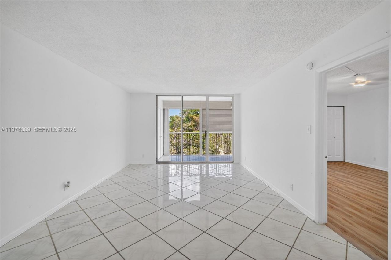 3141 NW 47th Ter, Unit 335, Lauderdale Lakes, FL 33319 Photo