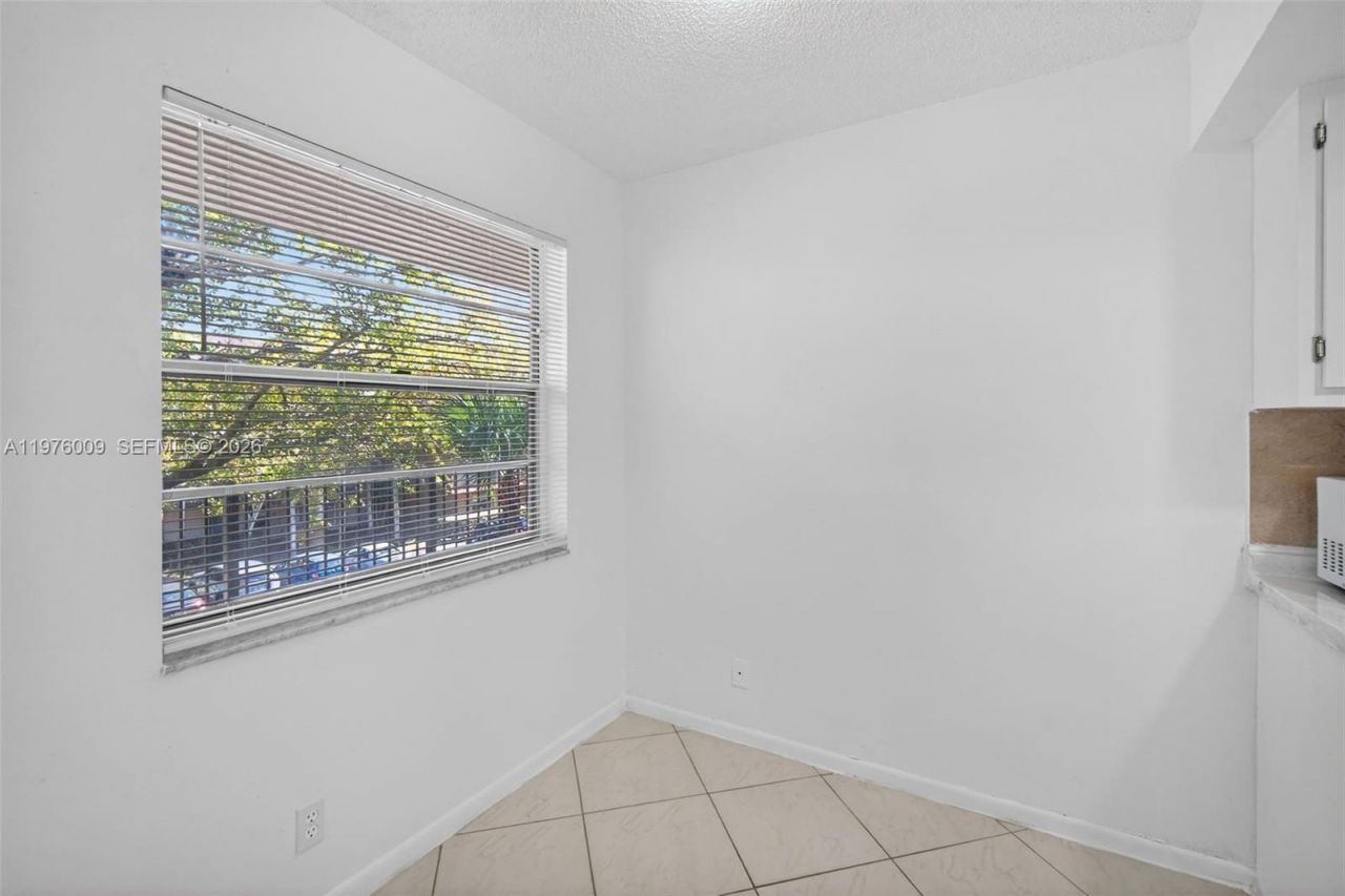 3141 NW 47th Ter, Unit 335, Lauderdale Lakes, FL 33319 Photo