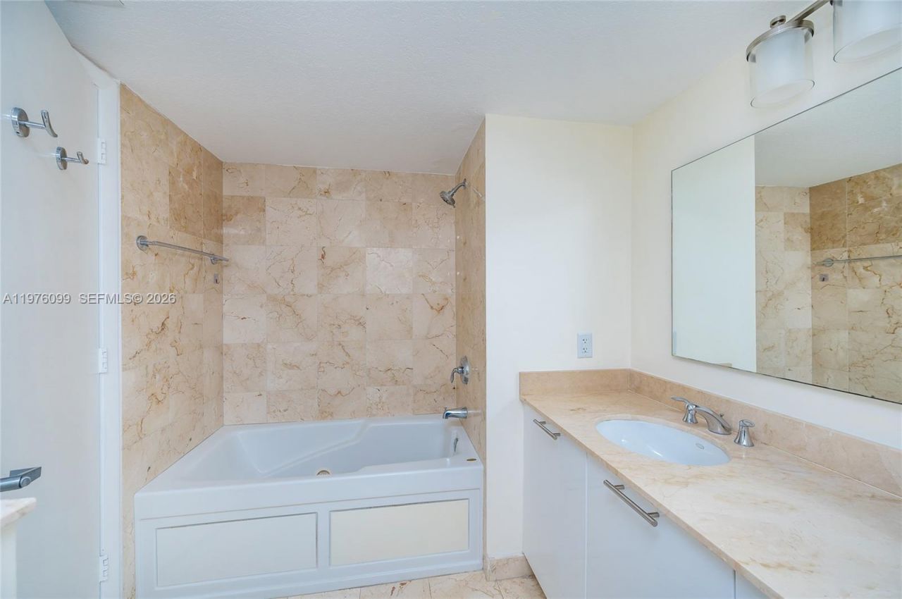 1800 N Bayshore Dr, Unit 2503, Miami, FL 33132 Photo