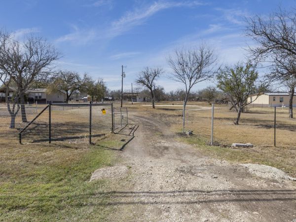 464 County Road 4638, Hondo, TX 78861
