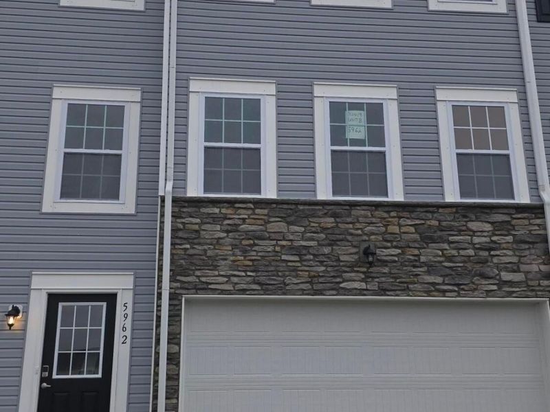 5962 Abernathy Lane, Columbus, OH 43232 Photo 1