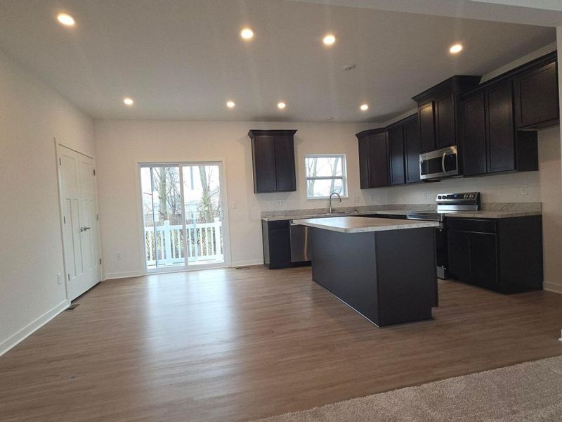 5962 Abernathy Lane, Columbus, OH 43232 Photo 7