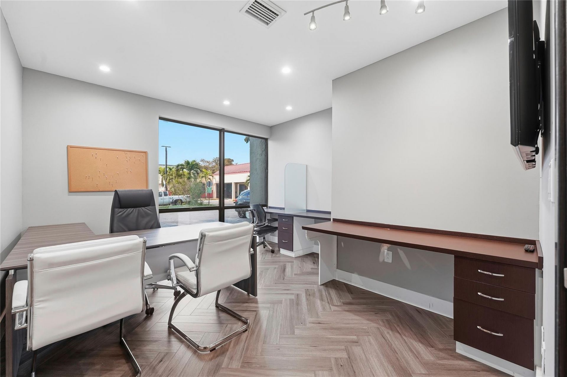 520 NW 165th Street Road, Miami, FL 33169 Photo