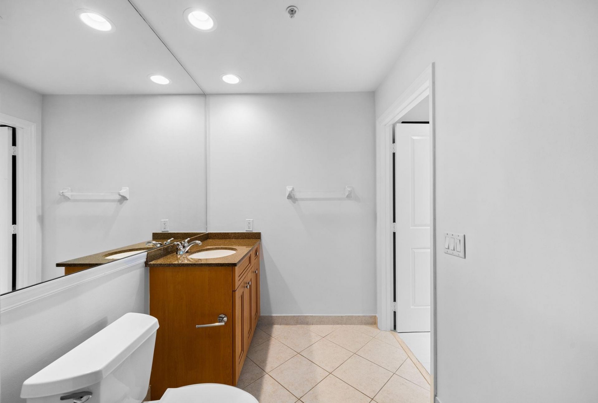 347 N New River Drive, Unit 205, Fort Lauderdale, FL 33301 Photo