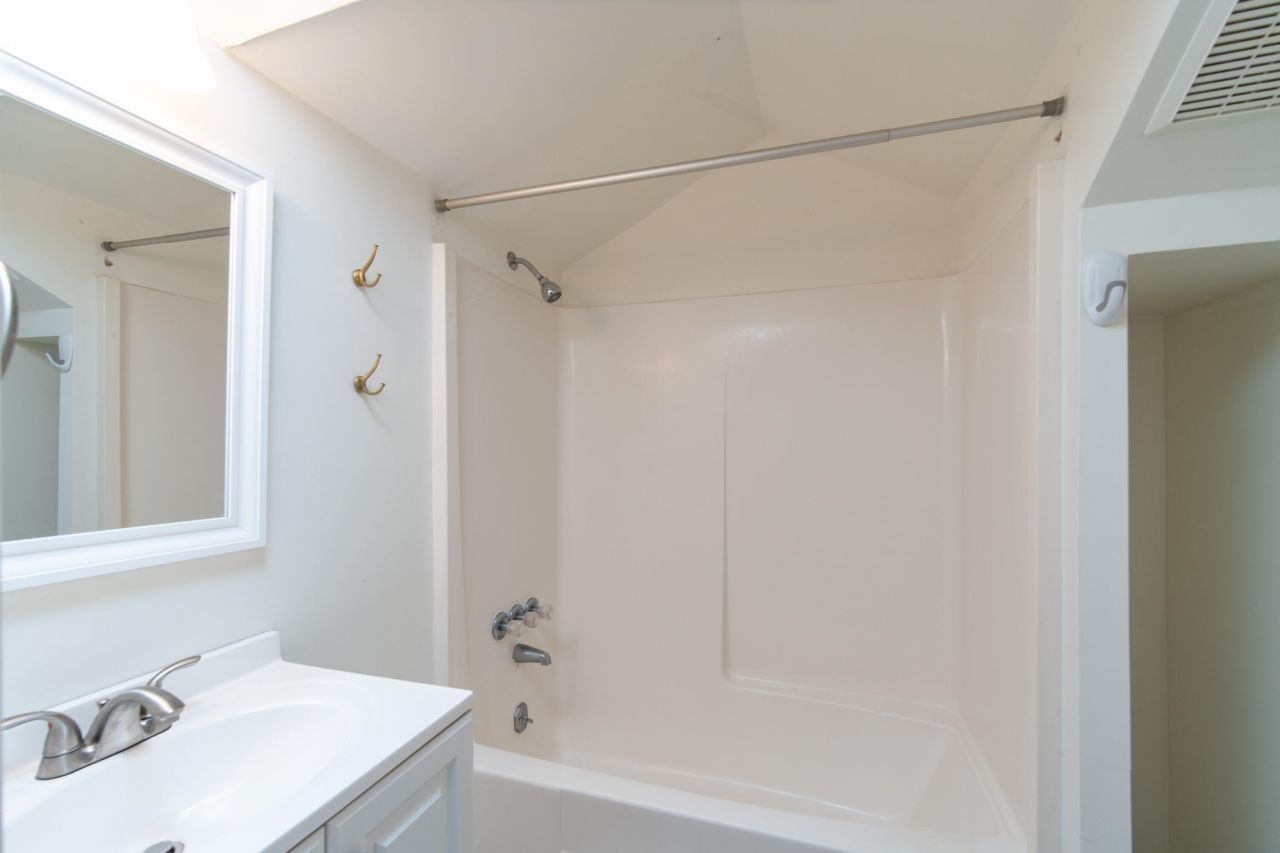 104 Race Club Road Photo 29