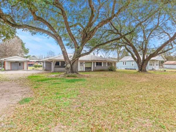 2333 Main Highway , Breaux Bridge, LA 70517