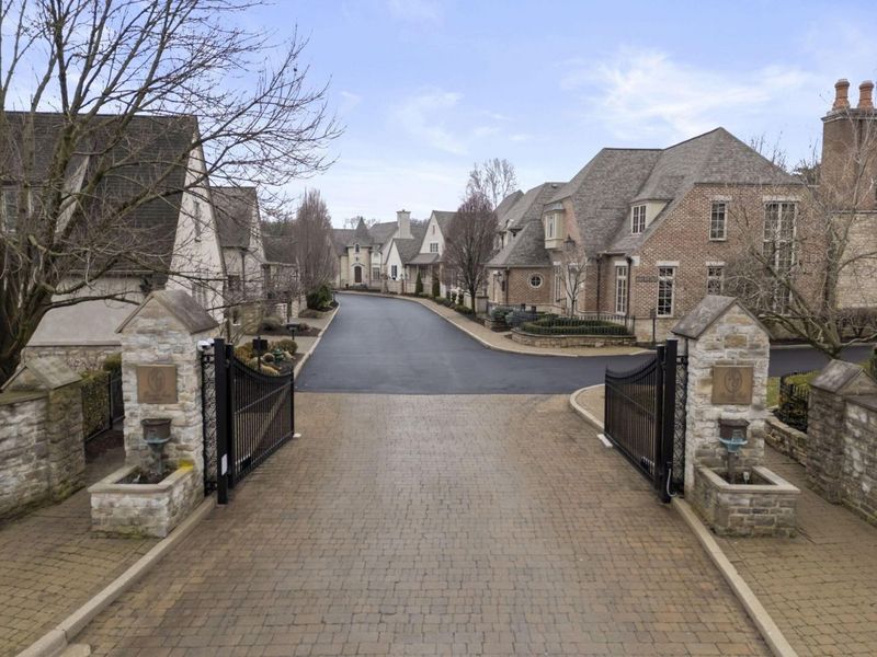 3414 Loire Lane, Columbus, OH 43221 Photo 48