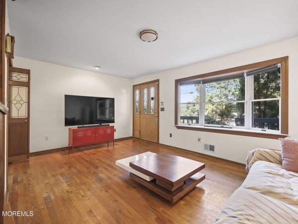 28 Florence Avenue, Leonardo, NJ 07737