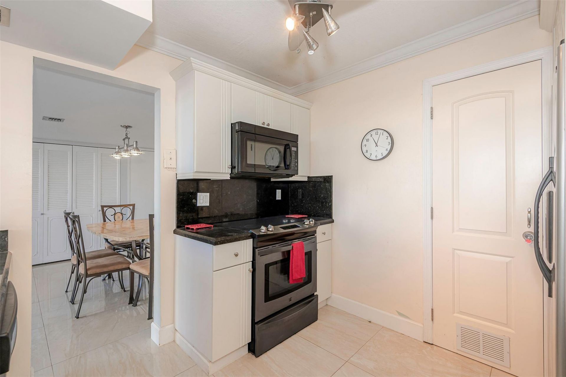 2017 S Ocean Drive, Unit 307, Hallandale Beach, FL 33009 Photo