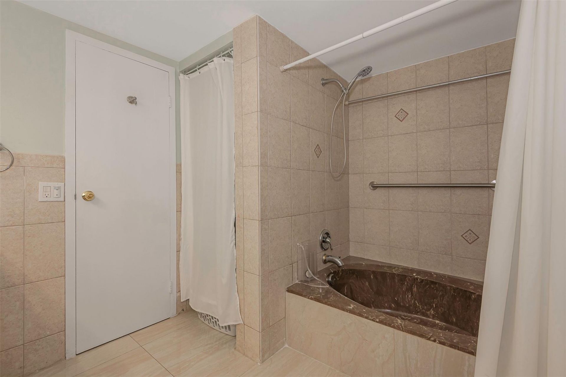 2017 S Ocean Drive, Unit 307, Hallandale Beach, FL 33009 Photo