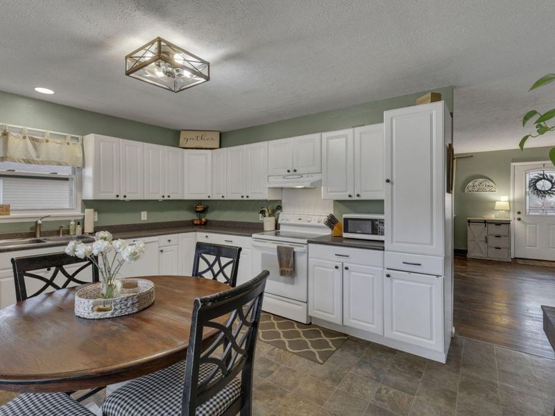 96 Thornhill Drive, Thornville, OH 43076 Photo 7