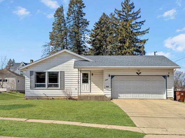 1506 S Walnut Avenue , Freeport, IL 61032