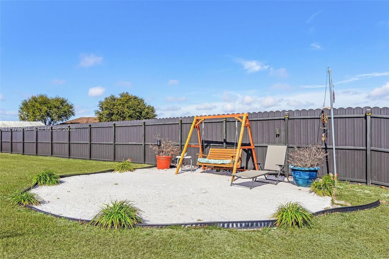 9032 Meadow Circle, La Belle, FL 33935 Photo