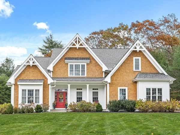 4 Dancer Farm Dr, Dover, MA 02030