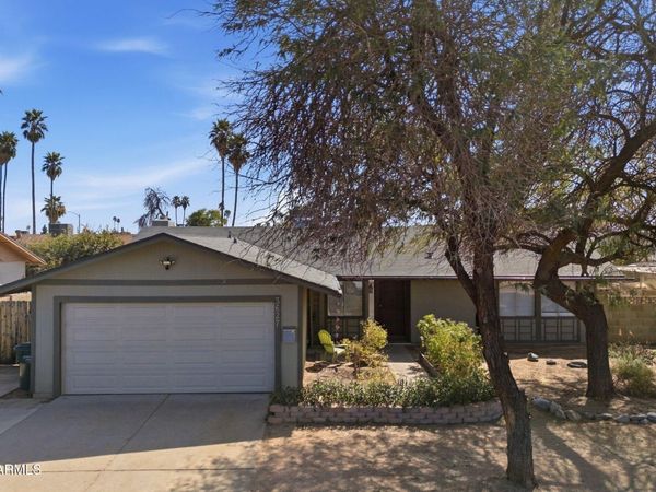 3627 W MAUNA LOA Lane, Phoenix, AZ 85053