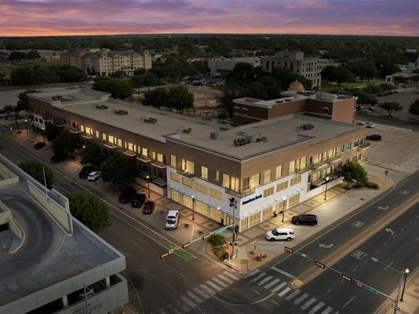 330 Austin Avenue, Unit 303, Waco, TX 76701