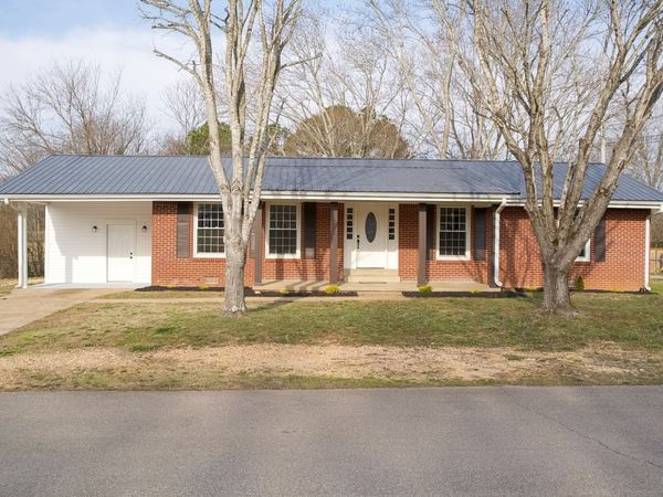 555 Maywood Ave , Lexington, TN 38351