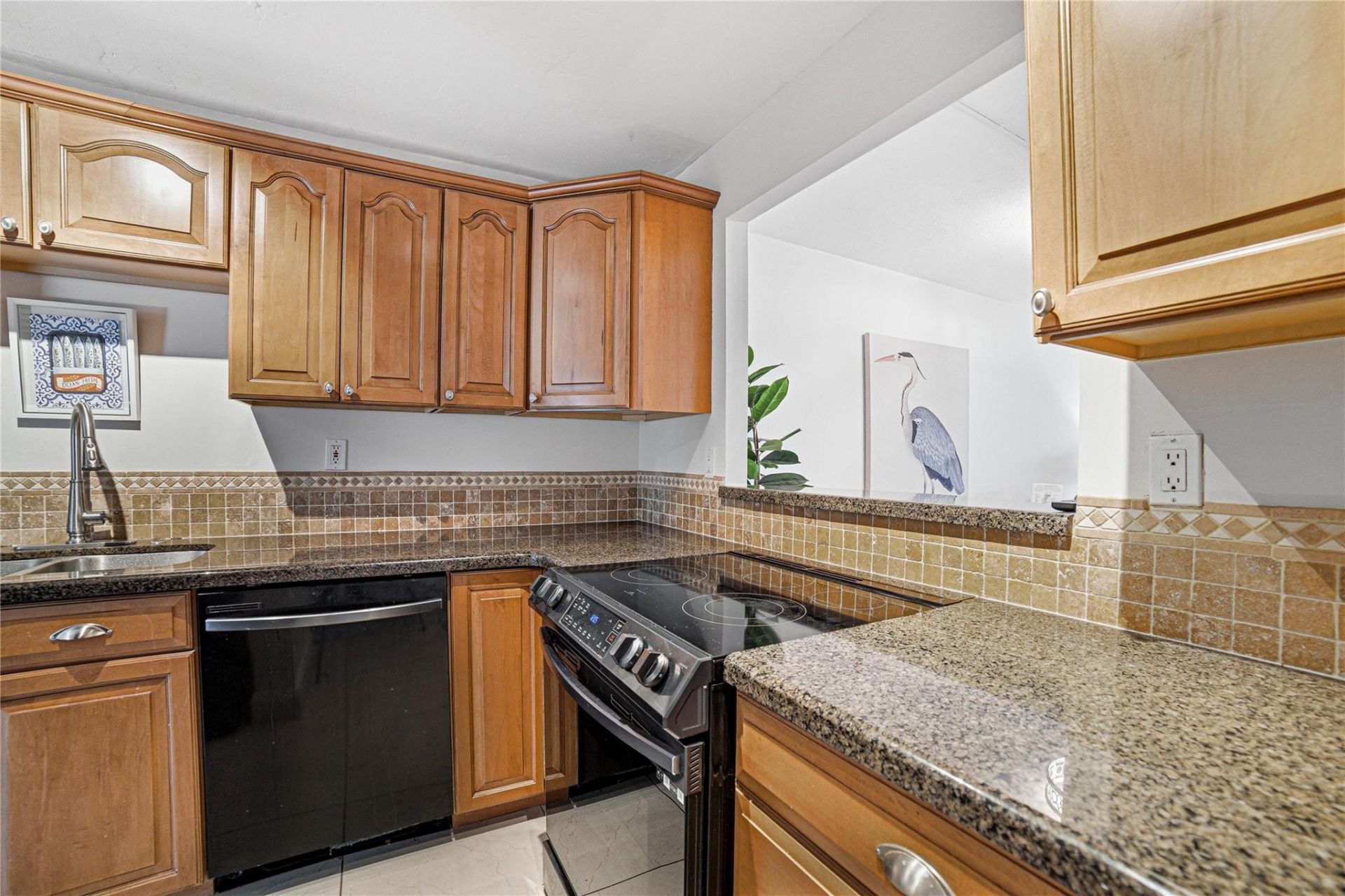 6 Royal Palm Way, Unit 211, Boca Raton, FL 33432 Photo