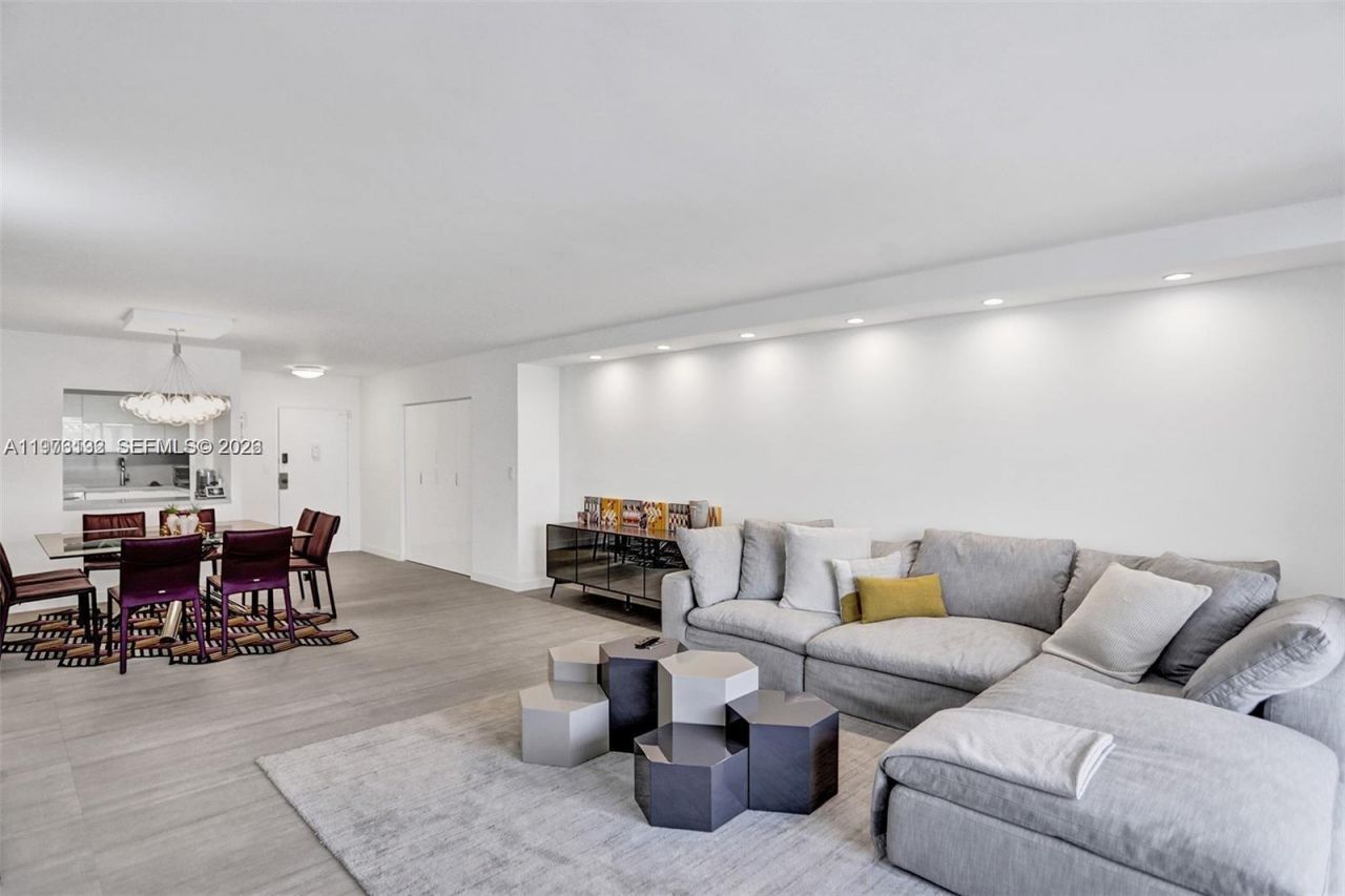 2500 Parkview Dr, Unit 1912, Hallandale Beach, FL 33009 Photo