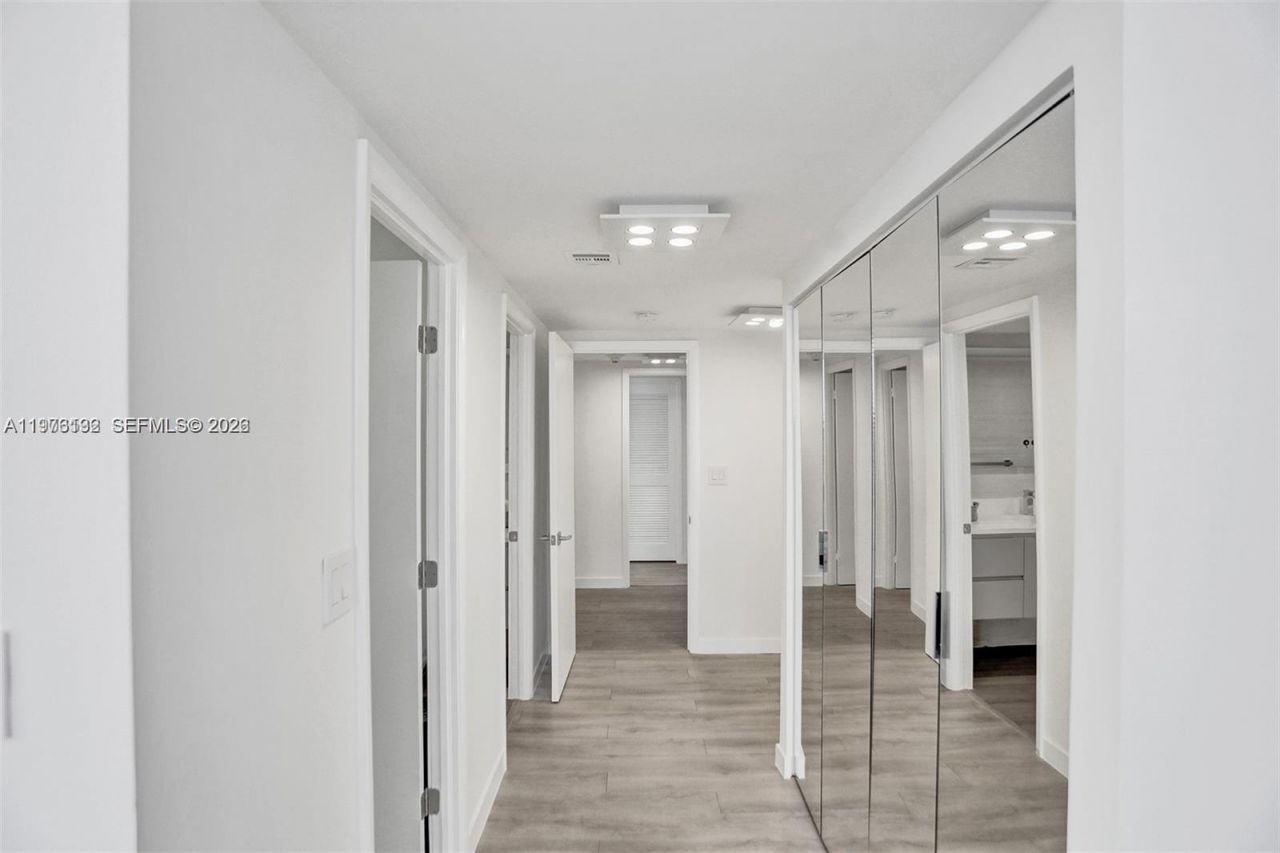 2500 Parkview Dr, Unit 1912, Hallandale Beach, FL 33009 Photo