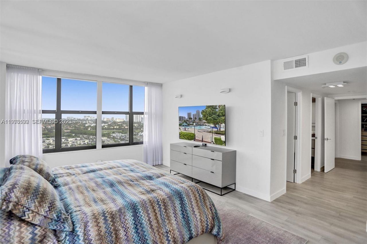 2500 Parkview Dr, Unit 1912, Hallandale Beach, FL 33009 Photo