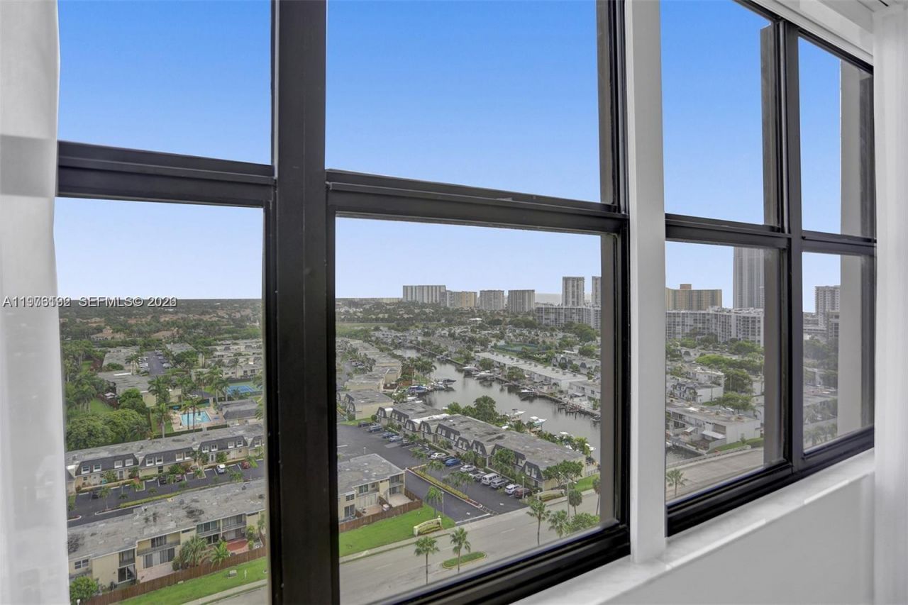 2500 Parkview Dr, Unit 1912, Hallandale Beach, FL 33009 Photo