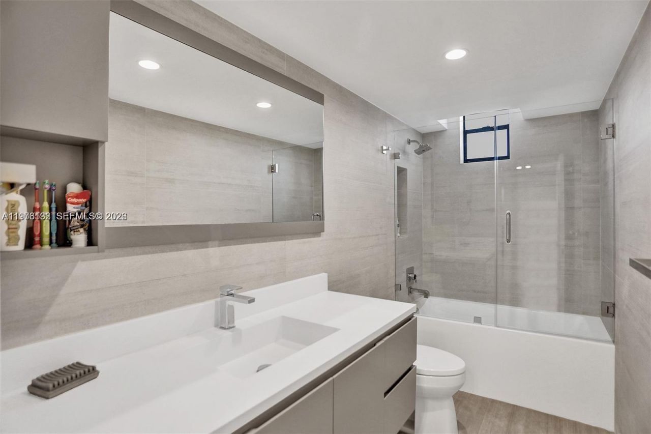 2500 Parkview Dr, Unit 1912, Hallandale Beach, FL 33009 Photo