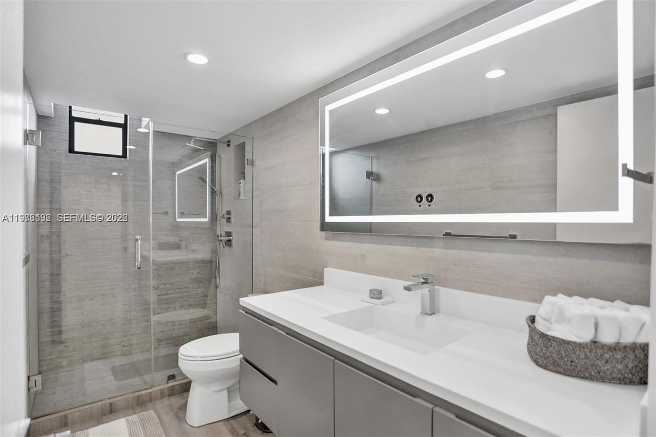 2500 Parkview Dr, Unit 1912, Hallandale Beach, FL 33009 Photo