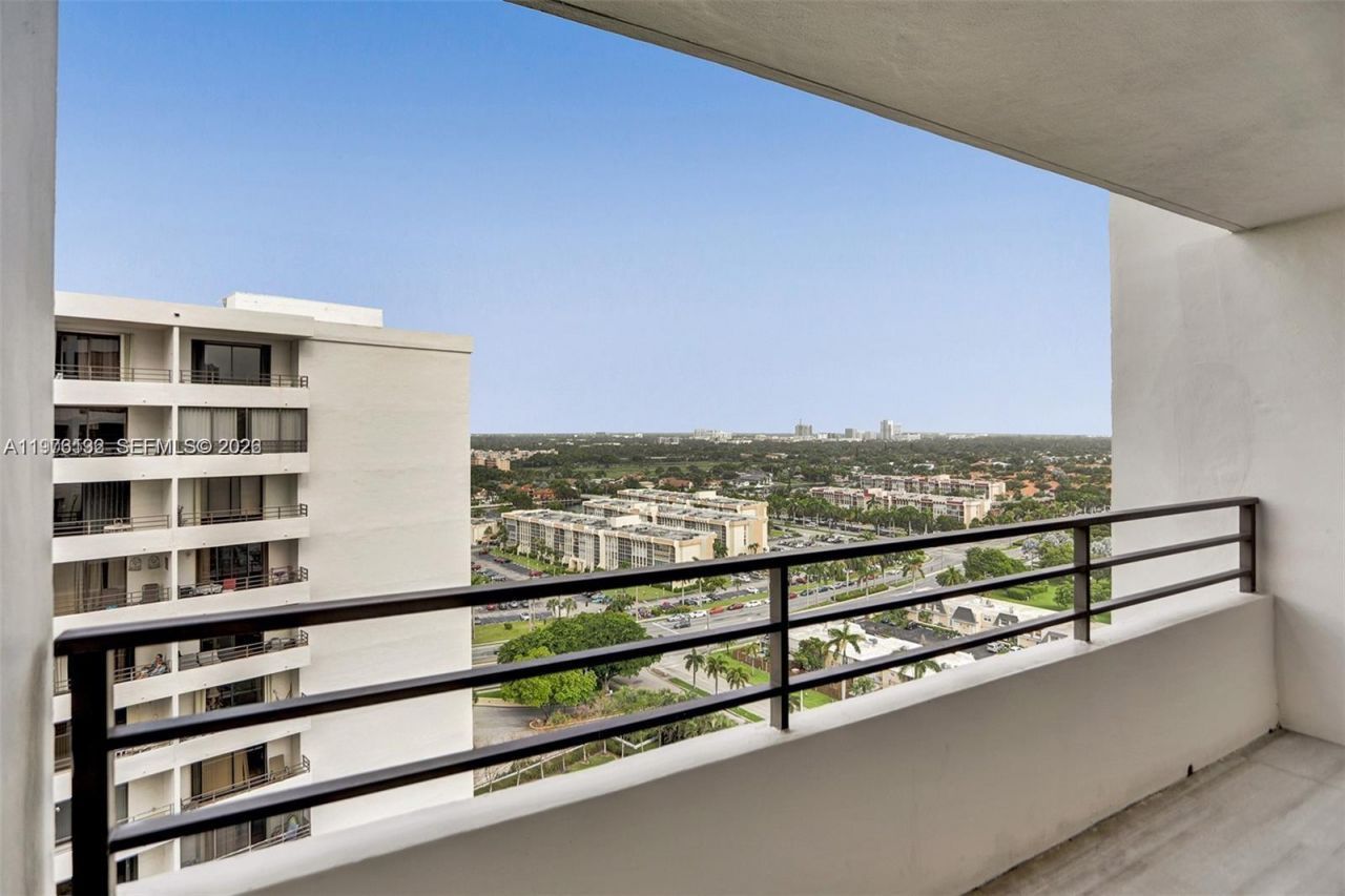 2500 Parkview Dr, Unit 1912, Hallandale Beach, FL 33009 Photo