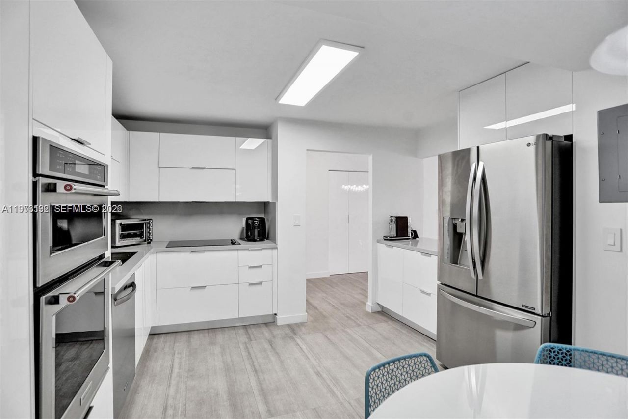 2500 Parkview Dr, Unit 1912, Hallandale Beach, FL 33009 Photo