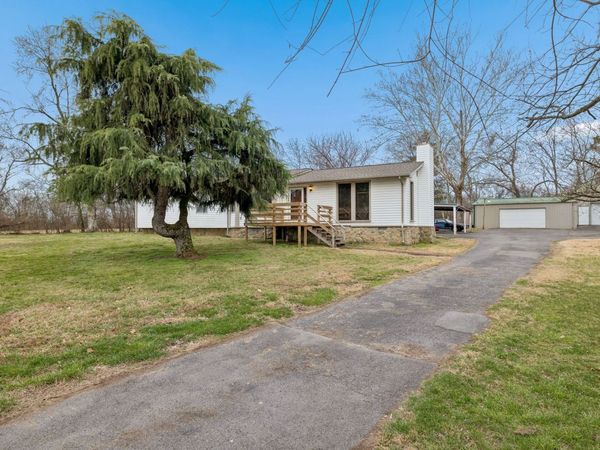 904 Coles Ferry Rd, Gallatin, TN 37066