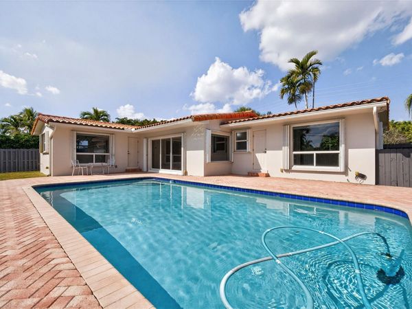 1762 NE 38th Street, Oakland Park, FL 33334