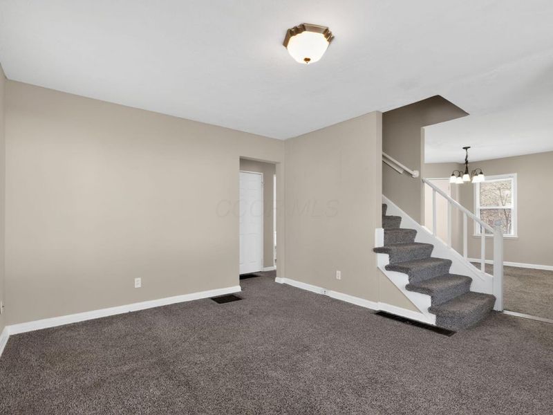 2145 Argyle Drive, Columbus, OH 43219 Photo 3