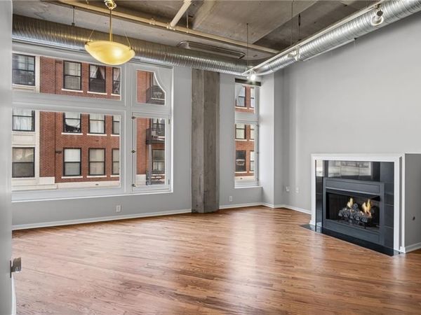 2107 Grand Boulevard, Unit 304, Kansas City, MO 64108