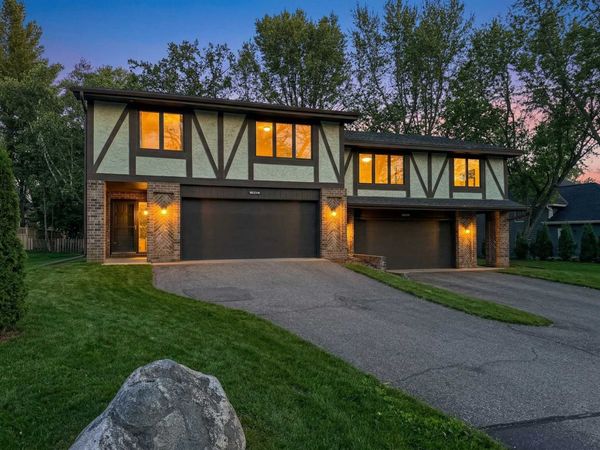 1042 Circle Drive E, Wayzata, MN 55391