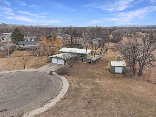 1006 S Arthur Avenue, Pierre, SD 57501