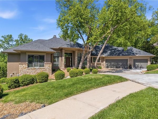10640 S Glenview Lane, Olathe, KS 66061