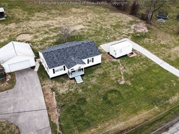 293 Cow Creek Road, Hurricane, WV 25526
