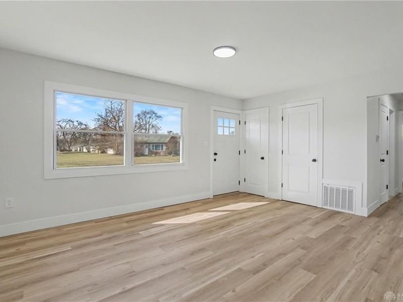 421 Marchmont Drive, Fairborn, OH 45324 Photo 2