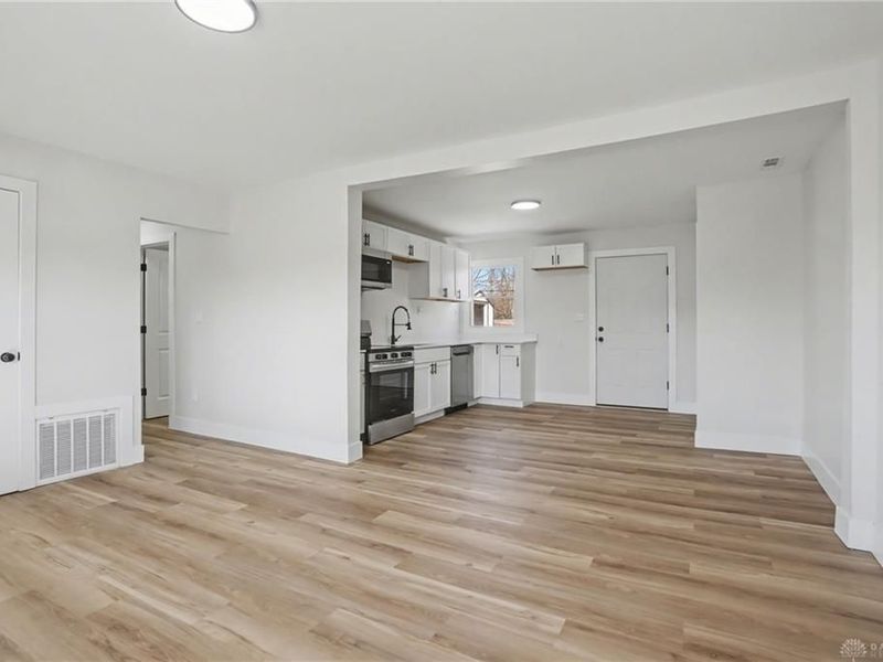 421 Marchmont Drive, Fairborn, OH 45324 Photo 4